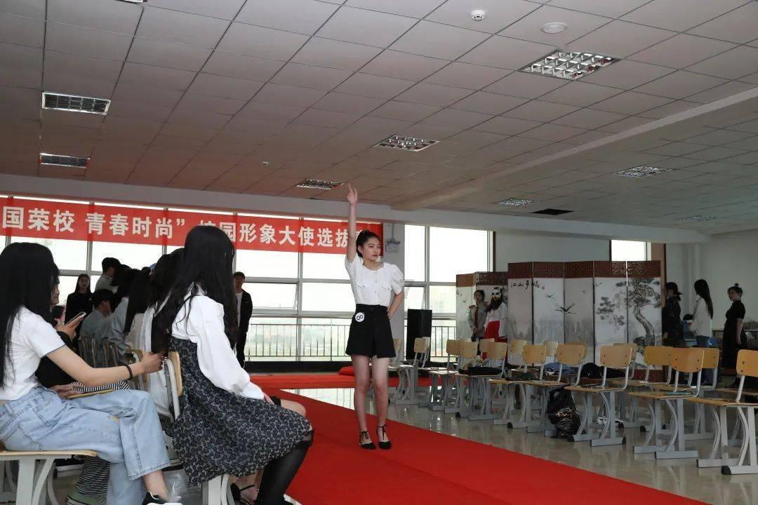 进入手机自动点赞怎么回事?,发现无尽知识宝藏